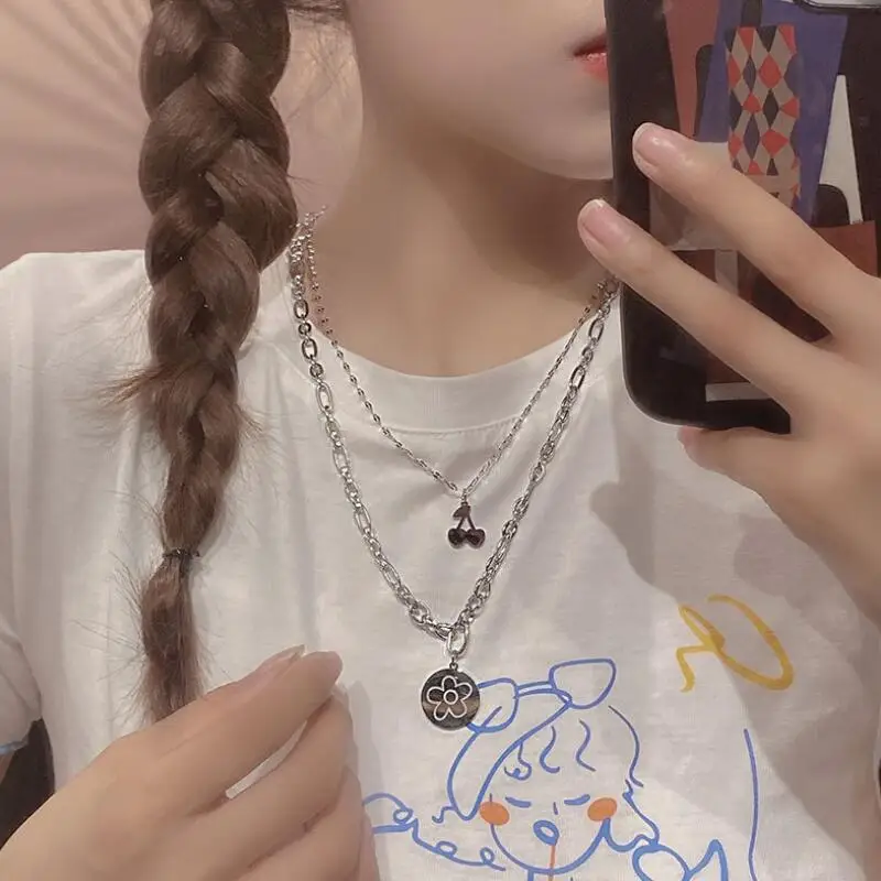 2021 Hip Hop Trendy Vintage Plum Blossom Choker Multi-layer Chain Silver Color Small Daisy Flowers Round Necklace for Women lady
2021 Hip Hop Trendy Vintage Plum Blossom Choker Multi-layer Chain Silver Color Small Daisy Flowers Round Necklace for Women lady