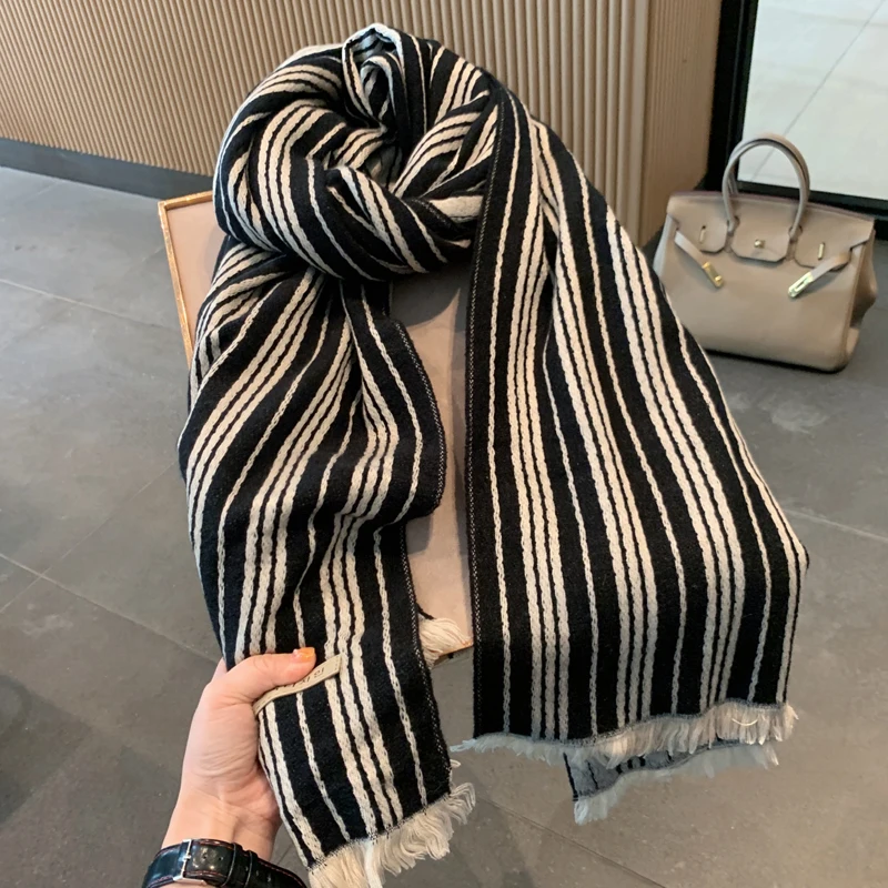 2021 Women's scar fspring , autumn luxury brand design thick warm black long vertical striped scarves for Ladies
2021 Women's scar fspring , autumn luxury brand design thick warm black long vertical striped scarves for Ladies