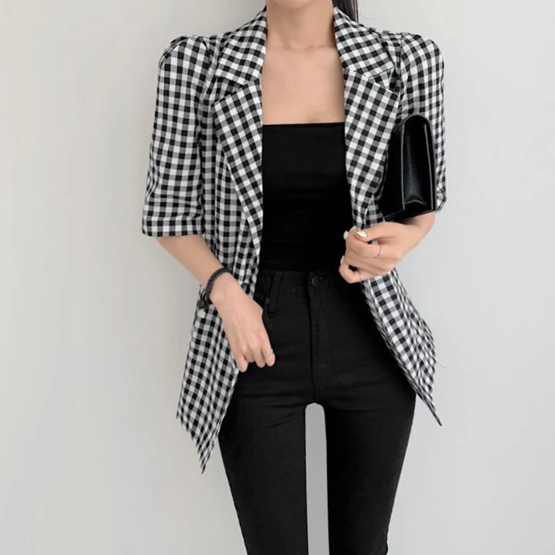 SHENGPALAE Temperament Plaid Blazer Women's Autumn 2021 New Notched Loose Thin Single Button Short Sleeve Suit Coat Female 5E179
SHENGPALAE Temperament Plaid Blazer Women's Autumn 2021 New Notched Loose Thin Single Button Short Sleeve Suit Coat Female 5E179