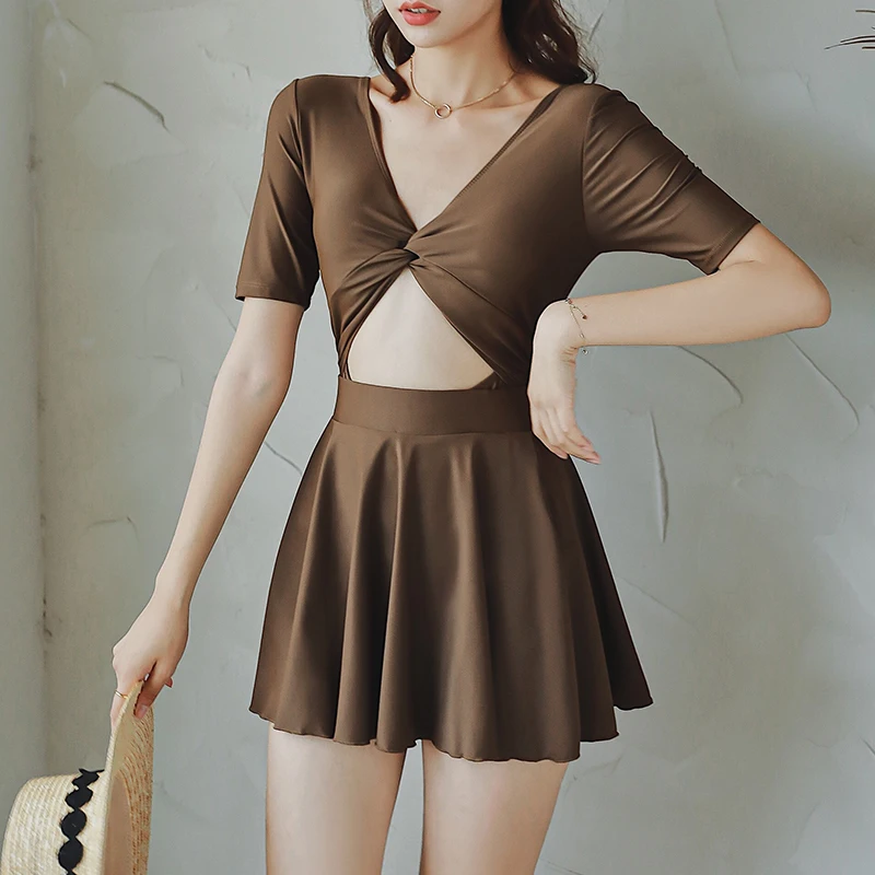 2021 New Fashion Women Swimsuit One Piece Plus Overskirt Short Sleeve Hollow Belly V-Neck Solid Color Summer Beach Bathing Suit
2021 New Fashion Women Swimsuit One Piece Plus Overskirt Short Sleeve Hollow Belly V-Neck Solid Color Summer Beach Bathing Suit