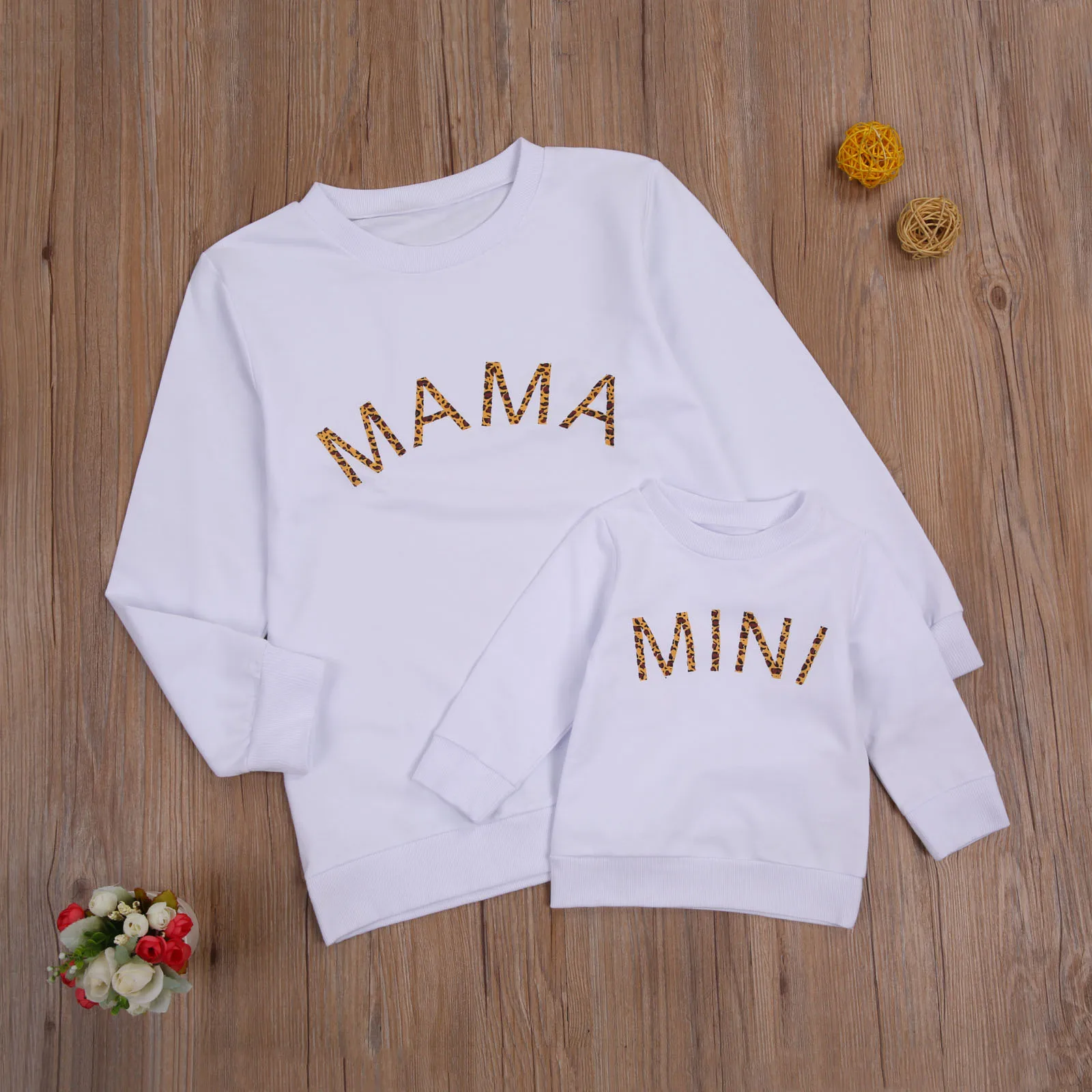 Autumn Family Suits Solid Color Round Neck Sports Top Long Sleeves Letter Printing Outfit
Autumn Family Suits Solid Color Round Neck Sports Top Long Sleeves Letter Printing Outfit
