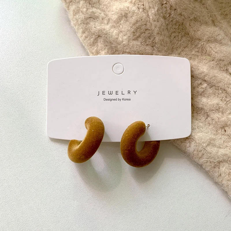 Fashion Earrings for Women Simple Temperament All-match C-shaped Plush Earrings Earrings Wholesale Autumn and Winter Earrings
Fashion Earrings for Women Simple Temperament All-match C-shaped Plush Earrings Earrings Wholesale Autumn and Winter Earrings