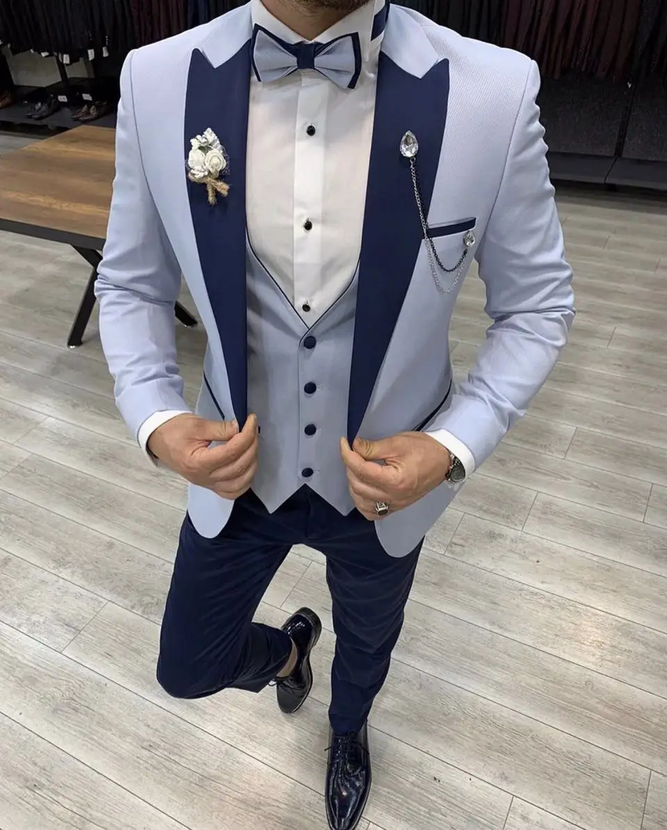 Costume Light Blue Wedding Tuxedos Navy Blue Peaked Lapel Slim Fit Groom Wear Formal Party Prom Men Suit Best Man Blazer 3 Piece
Costume Light Blue Wedding Tuxedos Navy Blue Peaked Lapel Slim Fit Groom Wear Formal Party Prom Men Suit Best Man Blazer 3 Piece
