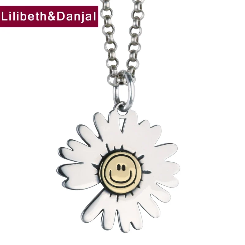 Women's Necklace Pendant Pure 925 Sterling Silver Plant Daisy Smile Face Female Fashion Fine Jewelry Designer 2021 P52
Women's Necklace Pendant Pure 925 Sterling Silver Plant Daisy Smile Face Female Fashion Fine Jewelry Designer 2021 P52