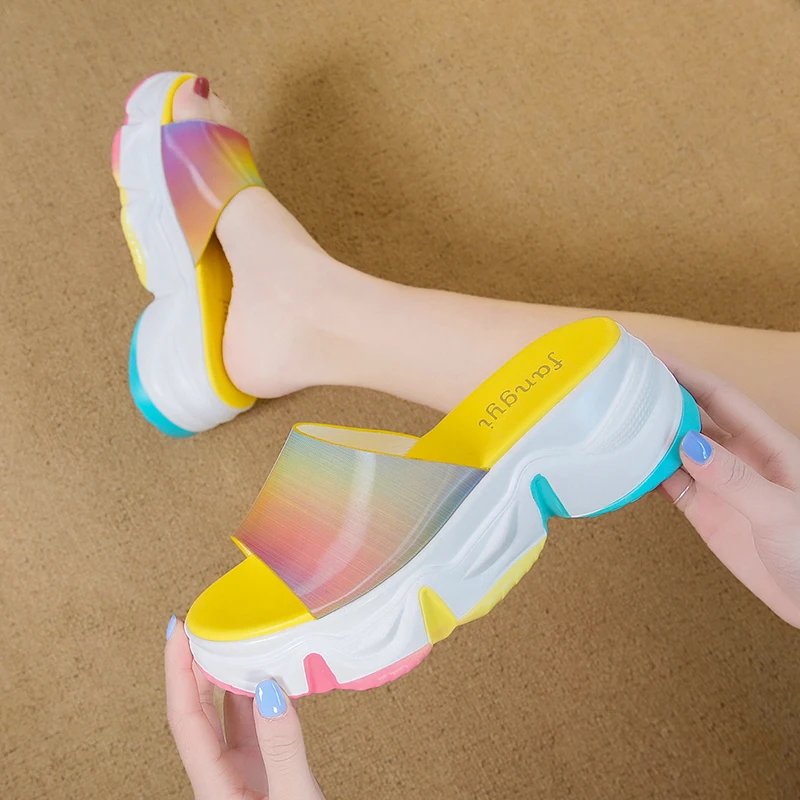 House Slippers Platform Flat Shoes Female Slides Med Slipers Women Fashion Soft Summer 2021 Luxury Rome PU Fabric House Slippers
House Slippers Platform Flat Shoes Female Slides Med Slipers Women Fashion Soft Summer 2021 Luxury Rome PU Fabric House Slippers