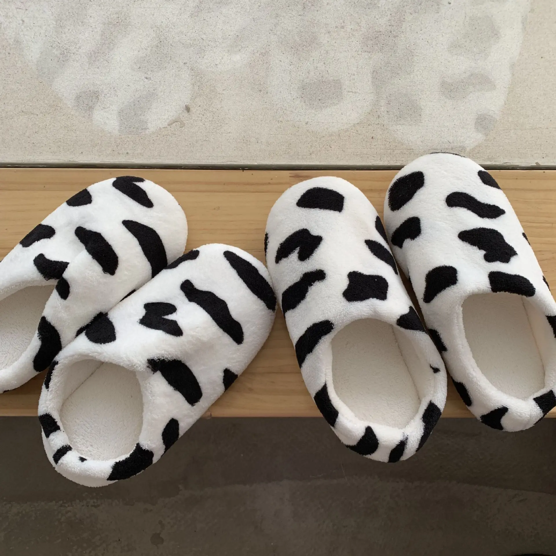 Winter Plush Printed Milk Women Men Indoor Anti-slip Cute Soft Warm Slippers Fashion Casual Home Comfortable Flat Couple Shoes
Winter Plush Printed Milk Women Men Indoor Anti-slip Cute Soft Warm Slippers Fashion Casual Home Comfortable Flat Couple Shoes