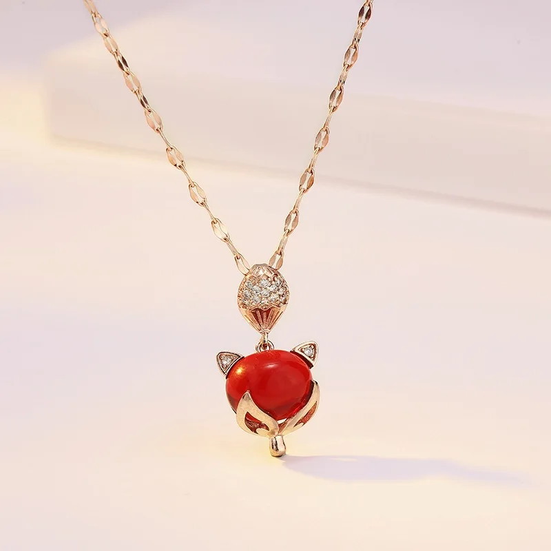 1PCS Titanium Steel Real Gold Plating Red Little Fox New Micro-inlaid Hao Stone Niche Clavicle Chain Sexy Charming Necklace
1PCS Titanium Steel Real Gold Plating Red Little Fox New Micro-inlaid Hao Stone Niche Clavicle Chain Sexy Charming Necklace