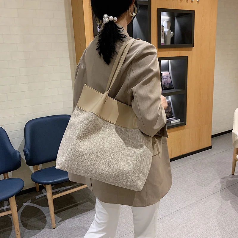 Large capacity tote bag female 2021 new stitching design handbag ins large tote shopping shoulder bag
Large capacity tote bag female 2021 new stitching design handbag ins large tote shopping shoulder bag