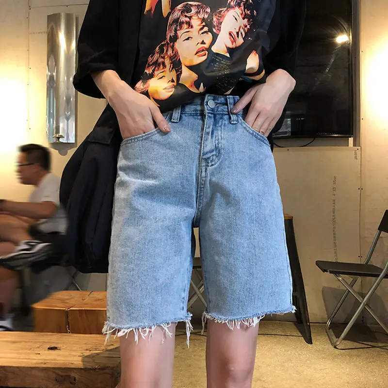 Denim pants, Hong Kong style, high waist, raw edge, Chinese pants, Korean students' baggy Capris, women's street personality
Denim pants, Hong Kong style, high waist, raw edge, Chinese pants, Korean students' baggy Capris, women's street personality