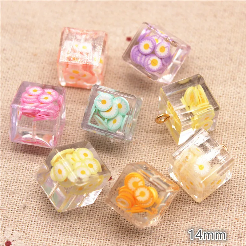 10pcs Mix Colors Resin Transparent Cube Inside Clay Daisy Flower DIY Jewelry Pendant Home Decoration Accessories,14mm 
10pcs Mix Colors Resin Transparent Cube Inside Clay Daisy Flower DIY Jewelry Pendant Home Decoration Accessories,14mm