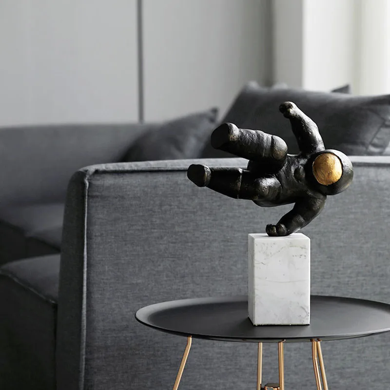 Творческий астронавт с одной стороны на белая прямоугольная мрамора украшение статуи современного дома гостиной, отеля, офиса, для декора ...
Творческий астронавт с одной стороны на белая прямоугольная мрамора украшение статуи современного дома гостиной, отеля, офиса, для декора ...