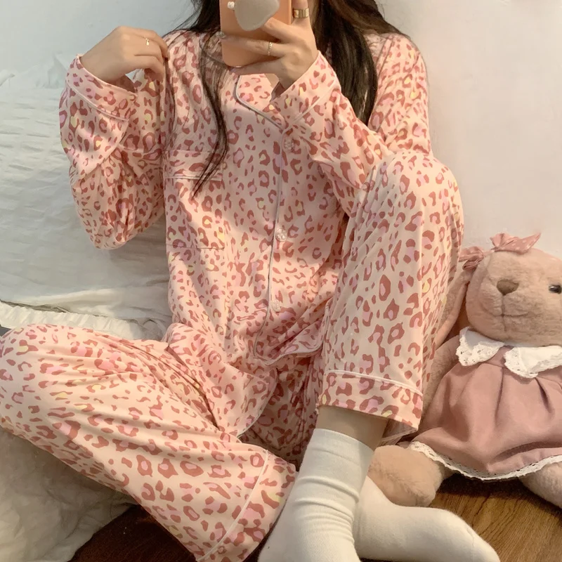 Pink Leopard Pajamas Autumn Korean 2021 New Style Can Be Worn Out Loose Leisure Long Sleeve Home Clothes Suit Women's Wear
Pink Leopard Pajamas Autumn Korean 2021 New Style Can Be Worn Out Loose Leisure Long Sleeve Home Clothes Suit Women's Wear