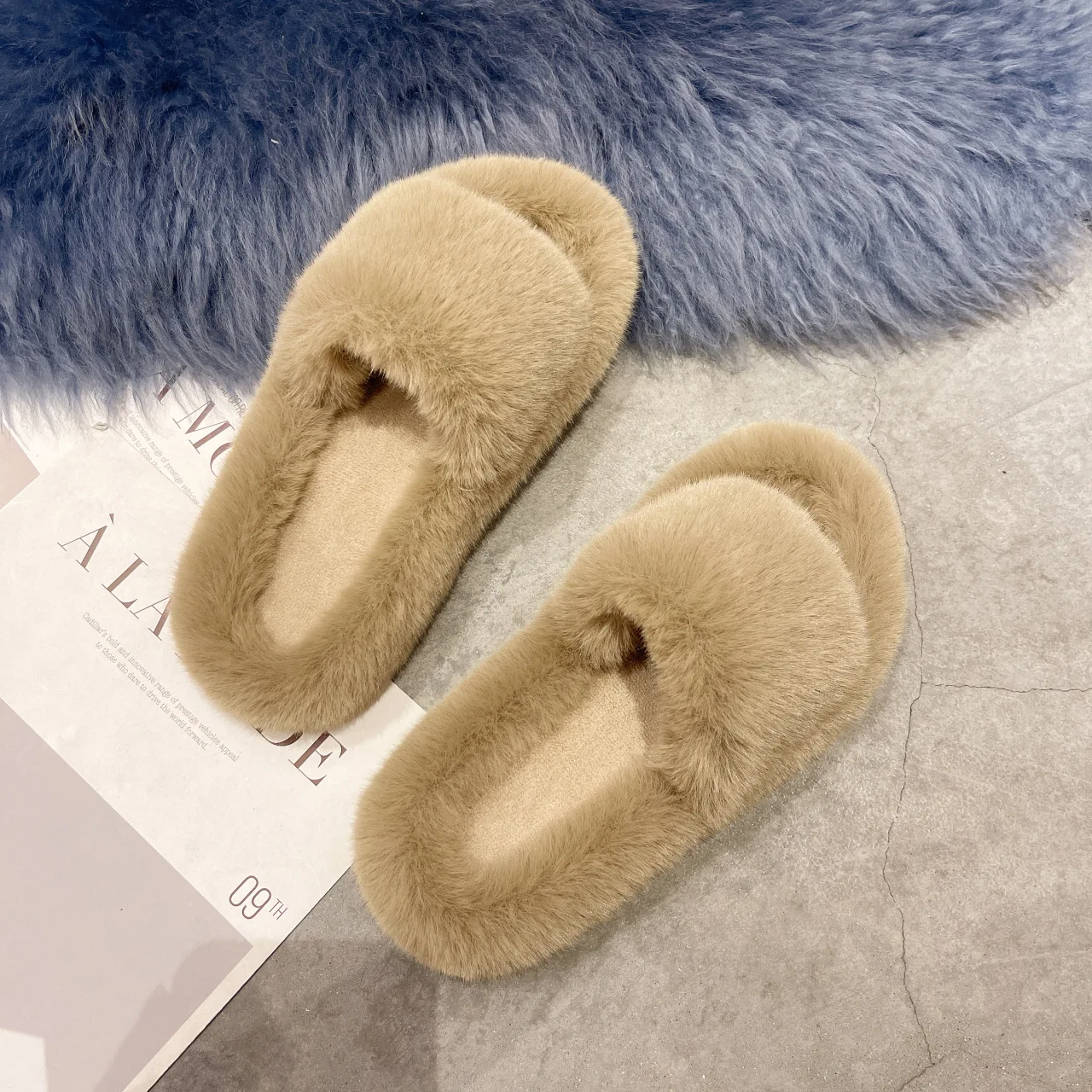 Big 36-43 Women Slippers Fashion Flat Bottom Large Size Outer Wear Furry Slippers Non-slip Soft Winter Warm Floor Plush Shoes
Big 36-43 Women Slippers Fashion Flat Bottom Large Size Outer Wear Furry Slippers Non-slip Soft Winter Warm Floor Plush Shoes
