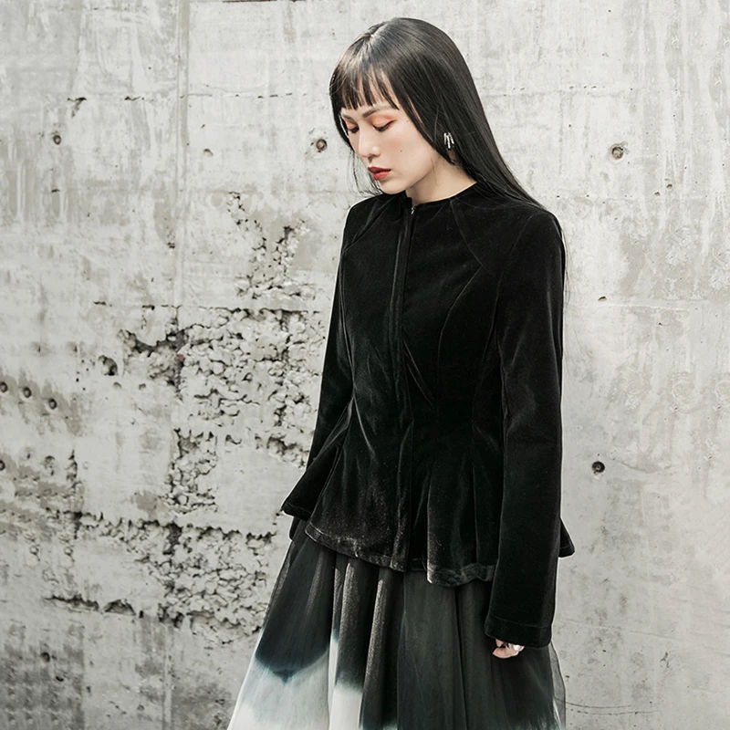 XUXI 2020 Women Coat Simple Black Velvet Truffle Apart From Temperament Of The Coat, The New O Collar Sleeve Long Gown FZ0885
XUXI 2020 Women Coat Simple Black Velvet Truffle Apart From Temperament Of The Coat, The New O Collar Sleeve Long Gown FZ0885