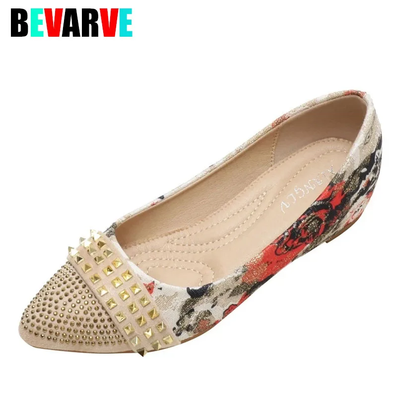 Женские нескользящие туфли BEVARVE Стразы с заклепками на плоской подошве элегантные пикантные Туфли на каблуке с острым носком женская обувь ...
Женские нескользящие туфли BEVARVE Стразы с заклепками на плоской подошве элегантные пикантные Туфли на каблуке с острым носком женская обувь ...