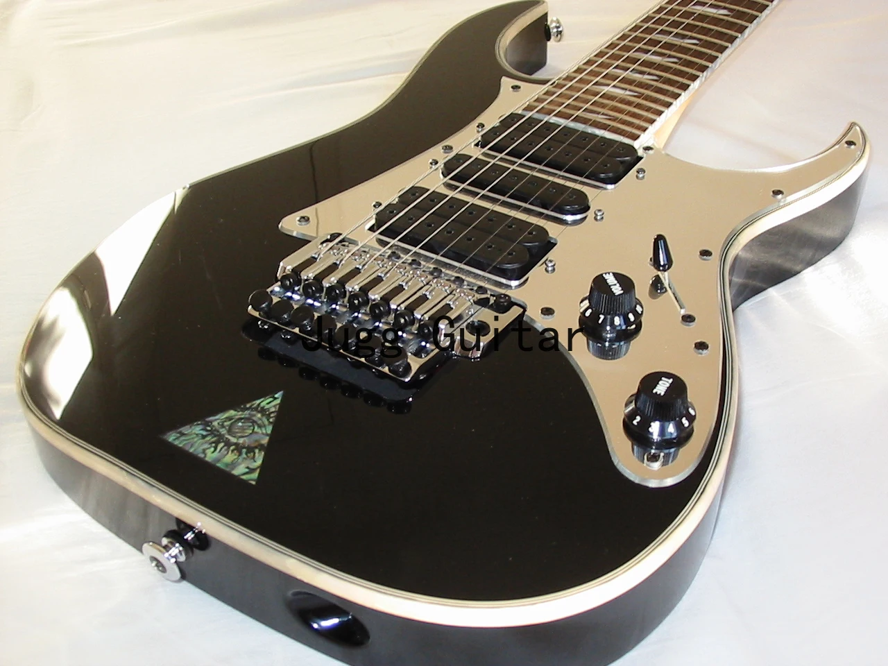 

UV777 Universe Steve Black 7 String Electric Guitar Mirror Pickguard, Floyd Rose Tremolo, Abalone Disappearing Pyramid Inlay