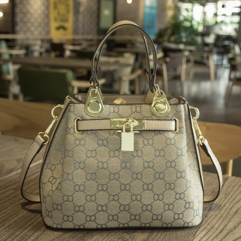 2019 Leather Printed Cowhide Handbag One Shoulder Cross Over Women's Classic Fashion Versatile Bag
2019 Leather Printed Cowhide Handbag One Shoulder Cross Over Women's Classic Fashion Versatile Bag