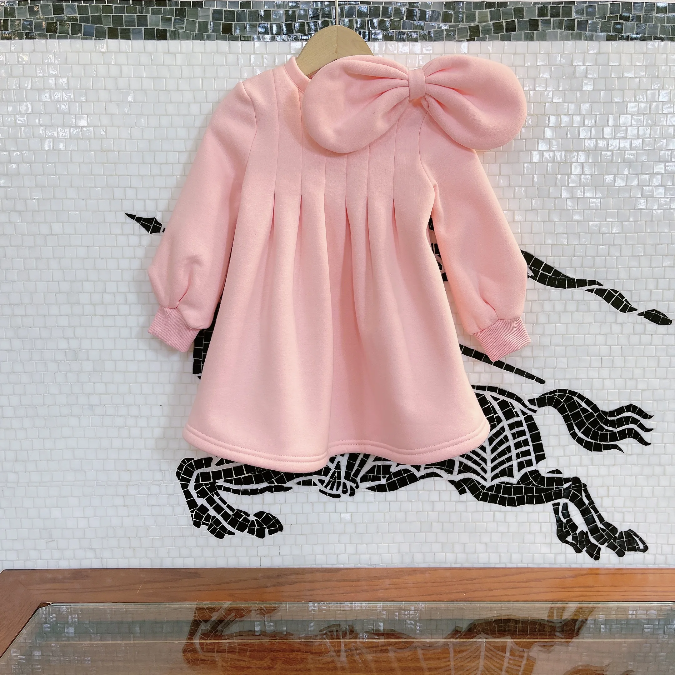 Одежда для старших детей на осень и зиму 2021 Новинка маленькое свежее платье для девочек с бантом 
Одежда для старших детей на осень и зиму 2021 Новинка маленькое свежее платье для девочек с бантом