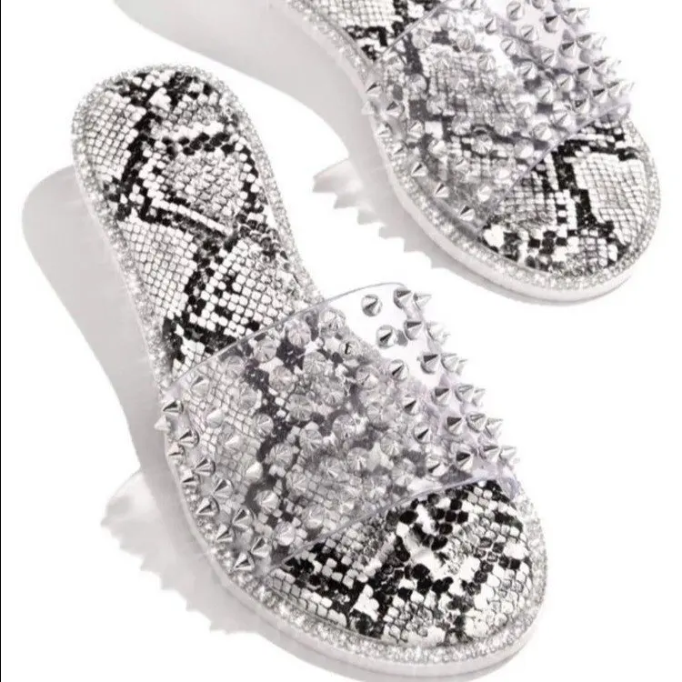 Slippers Casual Shoes Rivet Big Size Slipers Women Slides Luxury Flat 2021 Summer Rubber PVC Basic Fabric Hoof Heels Fashion PU 
Slippers Casual Shoes Rivet Big Size Slipers Women Slides Luxury Flat 2021 Summer Rubber PVC Basic Fabric Hoof Heels Fashion PU