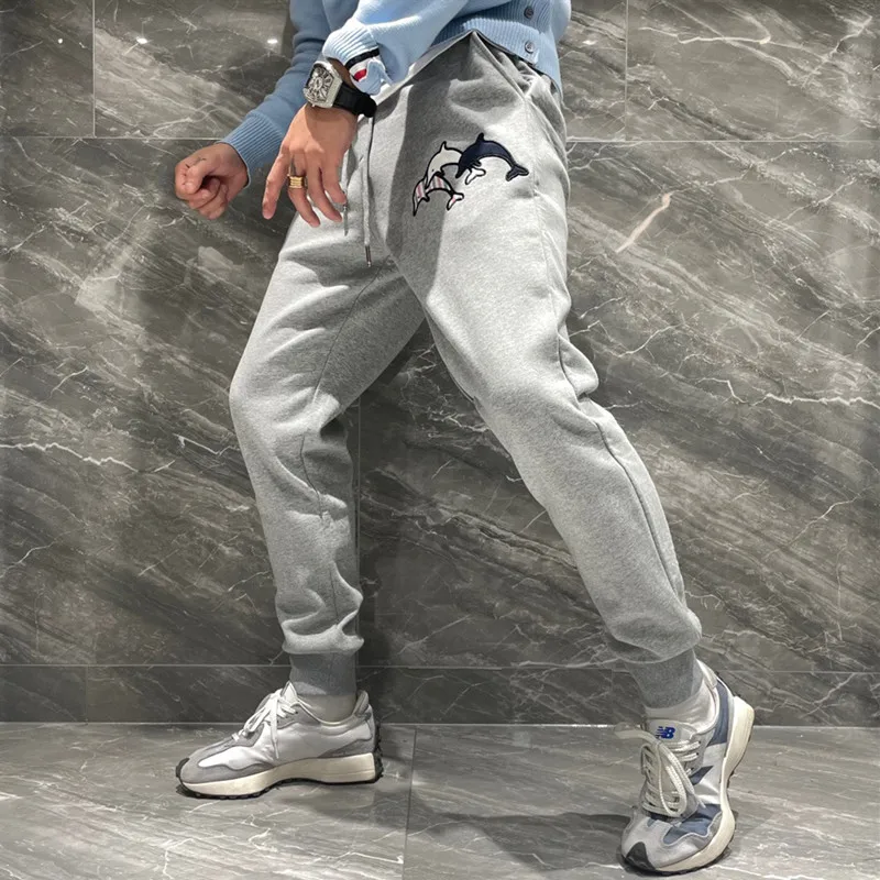 Fashion TB 2021 THOM Brand Sweatpants Men Dolphin Embroidery Cotton Casual Sports Trousers Thick Winter Mens Jogger Track Pants
Fashion TB 2021 THOM Brand Sweatpants Men Dolphin Embroidery Cotton Casual Sports Trousers Thick Winter Mens Jogger Track Pants
