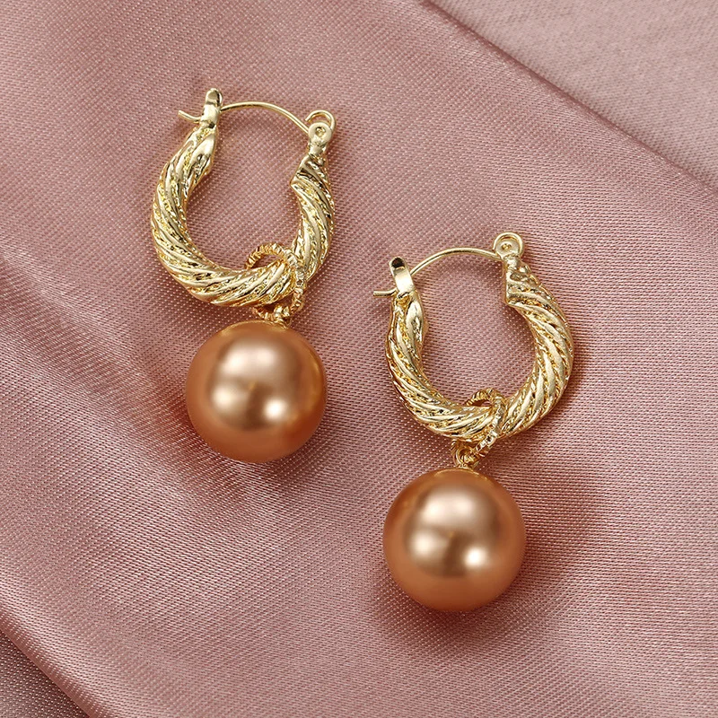 Fashionable French Retro Metal Faux Pearl Earrings For Women's Personality and Go With Women's Earrings Jewelry
Fashionable French Retro Metal Faux Pearl Earrings For Women's Personality and Go With Women's Earrings Jewelry