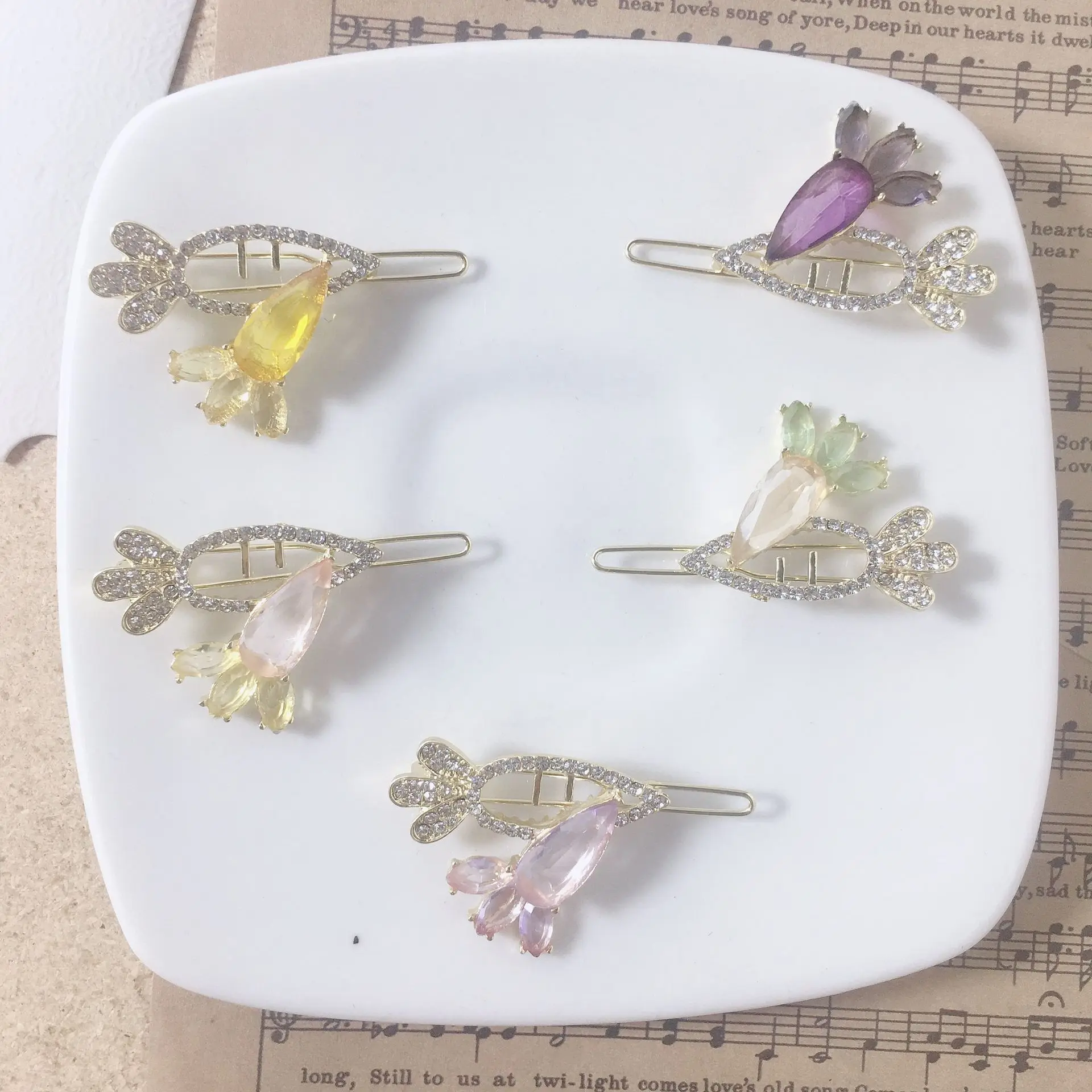 20 PCS/lot Simple and Cute Crystal Carrot Zircon Hairpin Exquisite Hairpin Hair Accessories for Women 
20 PCS/lot Simple and Cute Crystal Carrot Zircon Hairpin Exquisite Hairpin Hair Accessories for Women