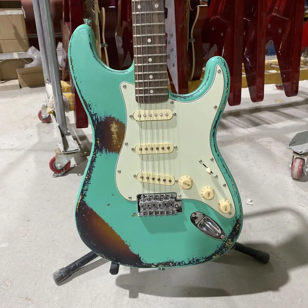 Реликвия Электрогитара Strat Surf Зеленый цвет тела ольхи палисандр гриф ручной работы высокое качество гитара бесплатная доставка
Реликвия Электрогитара Strat Surf Зеленый цвет тела ольхи палисандр гриф ручной работы высокое качество гитара бесплатная доставка