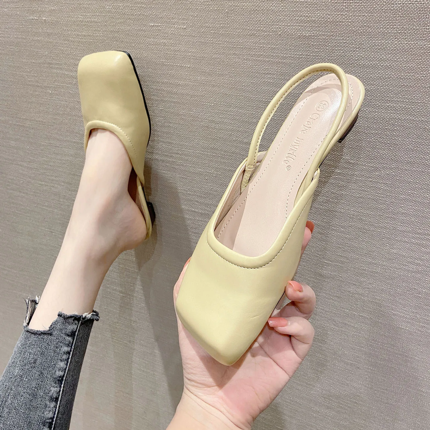 2021 New Fairy Style External Wearing Sandals Half Drag Baotou Sandals Women's Flat Bottom Square Head
2021 New Fairy Style External Wearing Sandals Half Drag Baotou Sandals Women's Flat Bottom Square Head