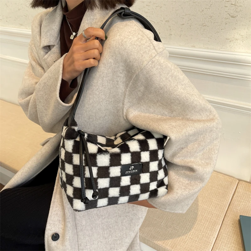 Brand Plush Leopard Print Shoulder Bag Winter 2021 Shopping Handbag and Purse Designer Luxury Travel Bag Organizer Female Clutch
Brand Plush Leopard Print Shoulder Bag Winter 2021 Shopping Handbag and Purse Designer Luxury Travel Bag Organizer Female Clutch
