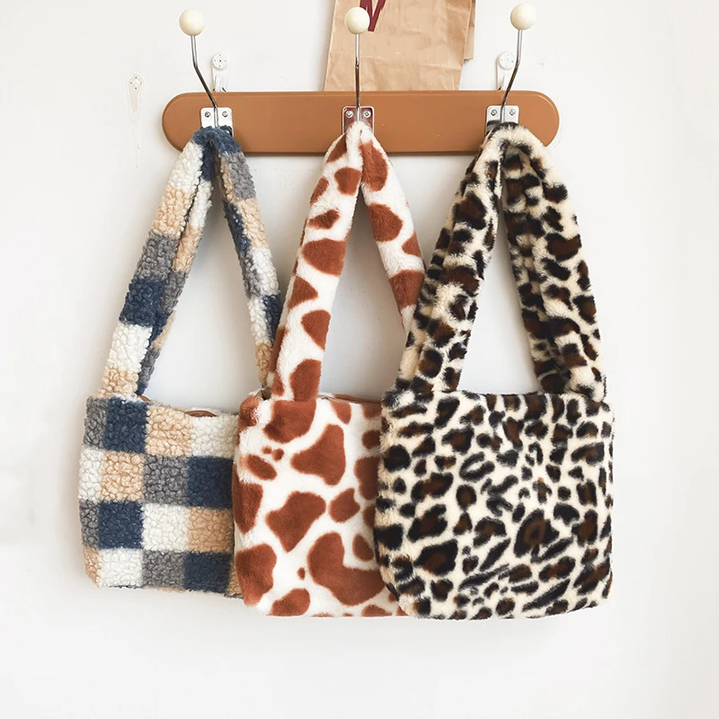 Winter Fashion Cute Plush Shoulder Bags Women Small Fluffy Messenger Bag Tote Fashion Female Armpit Handbags Underarm Bag Purse
Winter Fashion Cute Plush Shoulder Bags Women Small Fluffy Messenger Bag Tote Fashion Female Armpit Handbags Underarm Bag Purse