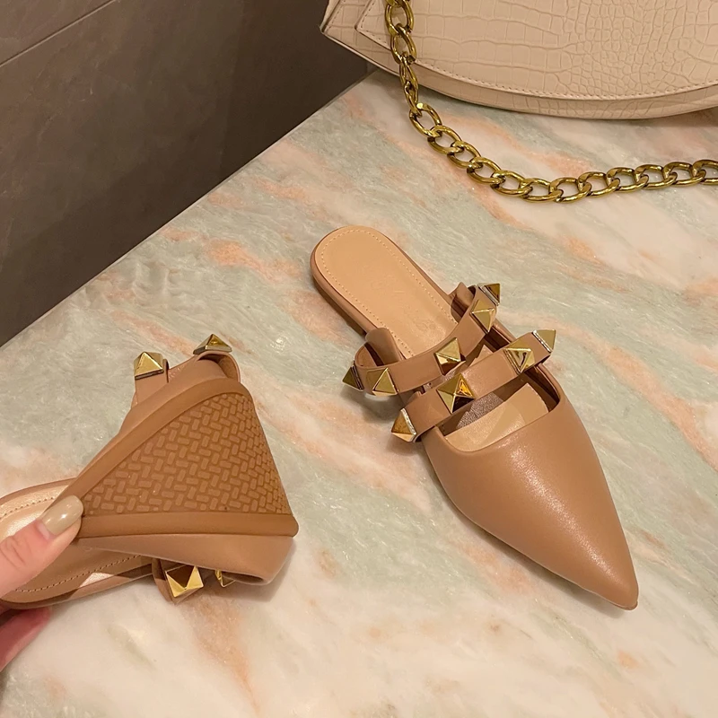 2021 New Brand Women Slippers Pointed Toe Rivet Flat Heel Slip On Mules Shoes Casual Outdoor Ladies Slides Spring Sandal Size 40
2021 New Brand Women Slippers Pointed Toe Rivet Flat Heel Slip On Mules Shoes Casual Outdoor Ladies Slides Spring Sandal Size 40
