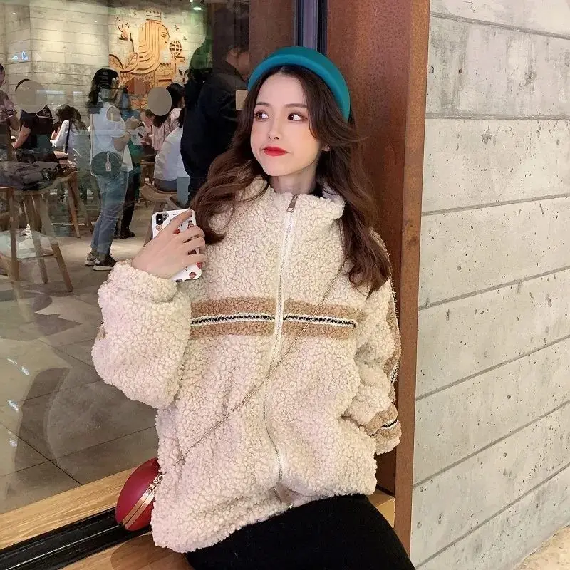 Lamb hair stand collar coat for women with retro Hong Kong style, loose and fashionable, thickened lamb hair coat for women in 
Lamb hair stand collar coat for women with retro Hong Kong style, loose and fashionable, thickened lamb hair coat for women in