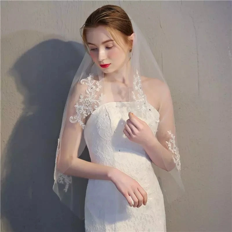Bridal Veil Single Layer White Lace Gauze Veil Simple Flower Gauze Crystal Beaded Short Bridal Decoration
Bridal Veil Single Layer White Lace Gauze Veil Simple Flower Gauze Crystal Beaded Short Bridal Decoration