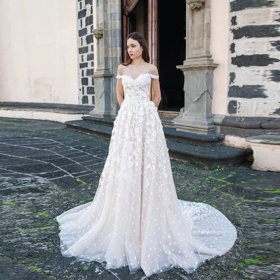 Elegant Off the Shoulder Appliqued Lace A-line Wedding Dresses Court Train abiti da sposa Bride Dress robe de mariee
Elegant Off the Shoulder Appliqued Lace A-line Wedding Dresses Court Train abiti da sposa Bride Dress robe de mariee