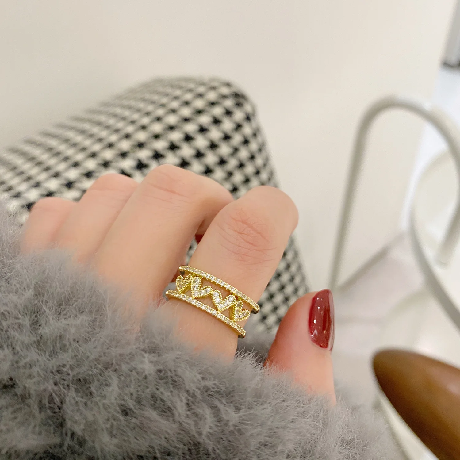 Fashion Jewelry Design South Korea Micro-inlaid Zircon Design Double Love Temperament Lovely Exquisite Opening Rings for Women
Fashion Jewelry Design South Korea Micro-inlaid Zircon Design Double Love Temperament Lovely Exquisite Opening Rings for Women