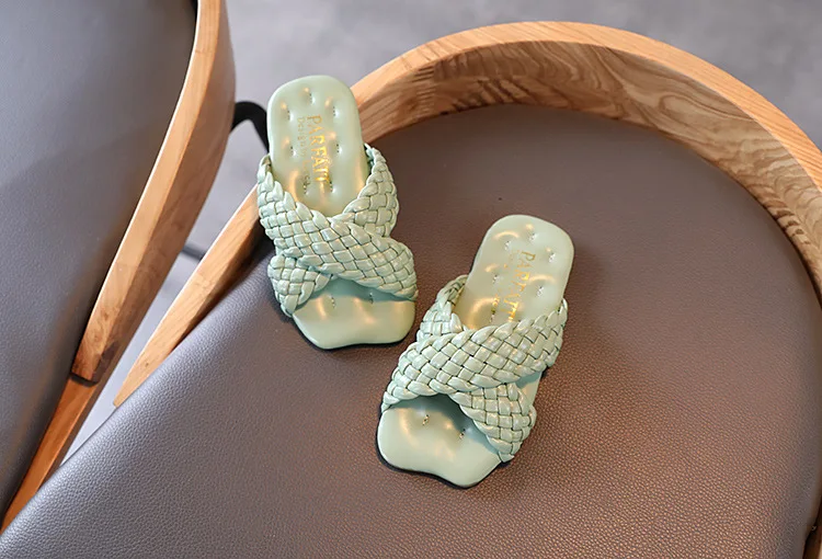Fashion Weave Cross-tied Girls Slippers Summer 2021 New Princess Shoes Little Girl Soft Bottom Home Bathroom Shoes Slides
Fashion Weave Cross-tied Girls Slippers Summer 2021 New Princess Shoes Little Girl Soft Bottom Home Bathroom Shoes Slides