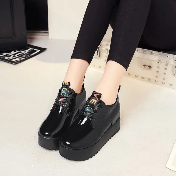Spring and Autumn Round Toe Women's Platform Casual Shoes Lacquered Women Flat Wedges Ladies Sneakers 
Spring and Autumn Round Toe Women's Platform Casual Shoes Lacquered Women Flat Wedges Ladies Sneakers