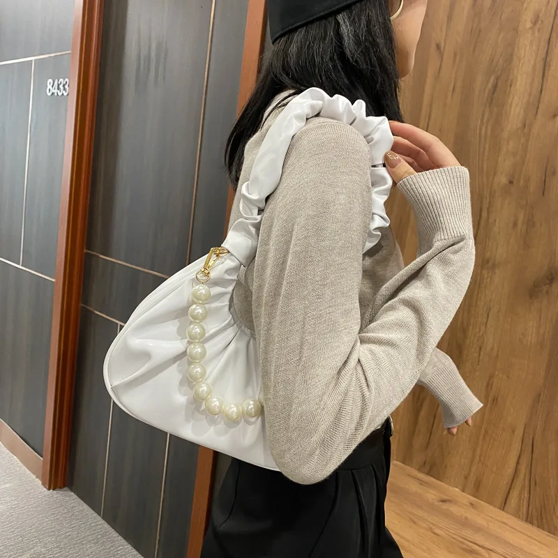 Single Shoulder Messenger Simple Fashion New Handbag Wild Casual Underarm Bag Female Cloud Fold Bag Baguette Bag Texture Trend
Single Shoulder Messenger Simple Fashion New Handbag Wild Casual Underarm Bag Female Cloud Fold Bag Baguette Bag Texture Trend