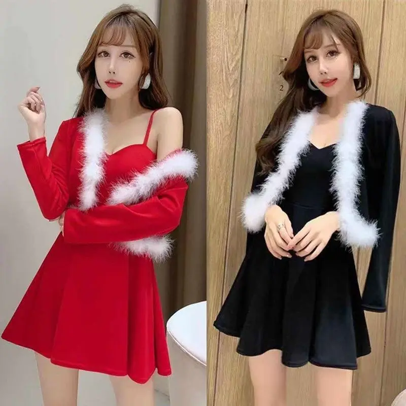 2020 Red New Winter Furry Short Jacket+Tube Top Bottoming Bag Hip Mini DressSexy V-Neck Dress Christmas Two-Piece Women's Suit
2020 Red New Winter Furry Short Jacket+Tube Top Bottoming Bag Hip Mini DressSexy V-Neck Dress Christmas Two-Piece Women's Suit