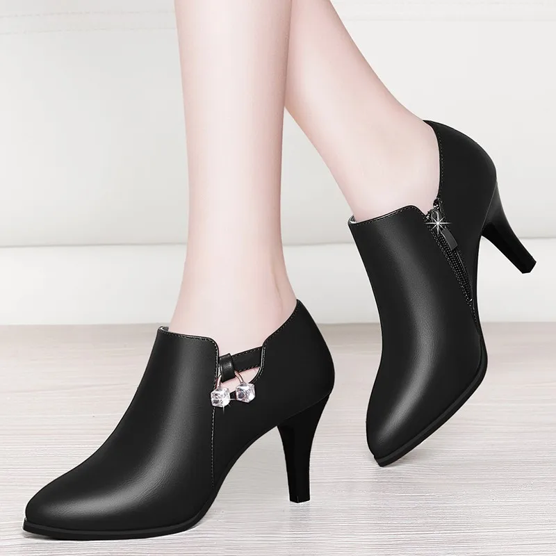 Women's Shoes
Women's Shoes