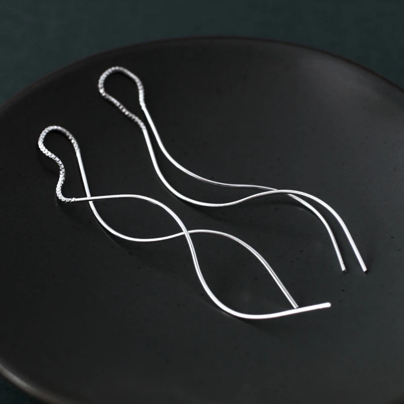 Корейские Ретро Винтажные серьги в виде линий для женщин, женские серьги, новые модные ювелирные изделия
Корейские Ретро Винтажные серьги в виде линий для женщин, женские серьги, новые модные ювелирные изделия