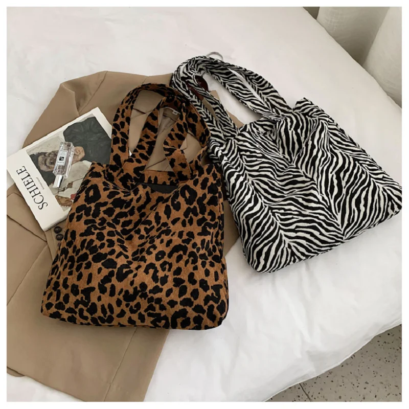 Canvas Leopard Tote Bag Women Large Capacity Handbag Zebra Pattern Shoulder Bag Designer Vintage Handle Bag Girls Reusable Tote
Canvas Leopard Tote Bag Women Large Capacity Handbag Zebra Pattern Shoulder Bag Designer Vintage Handle Bag Girls Reusable Tote