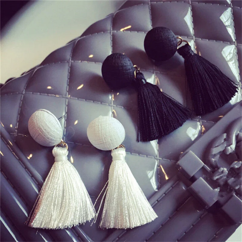 2021 Frosted Round Button Black and White Tassel Dangle Earrings for Women Party Charm Jewelry Wedding Earring
2021 Frosted Round Button Black and White Tassel Dangle Earrings for Women Party Charm Jewelry Wedding Earring