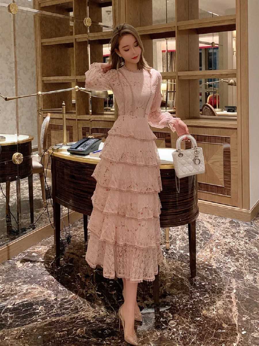 French tight-fitting women's laminated ruffled lace embroidery sexy long dress 2020New summer long-sleeved elegant women's dress
French tight-fitting women's laminated ruffled lace embroidery sexy long dress 2020New summer long-sleeved elegant women's dress