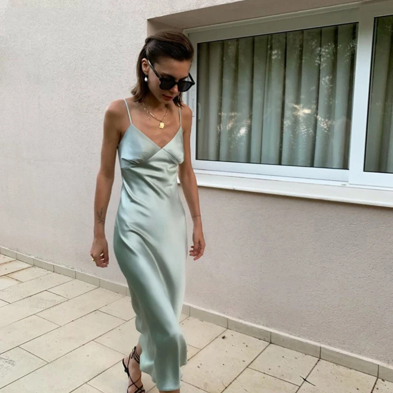 Helisopus 2021 Sexy V Neck Spaghetti Strap Stain Dress Women Backless Party Dress Summer Elegant Midi Dress Streetwear
Helisopus 2021 Sexy V Neck Spaghetti Strap Stain Dress Women Backless Party Dress Summer Elegant Midi Dress Streetwear