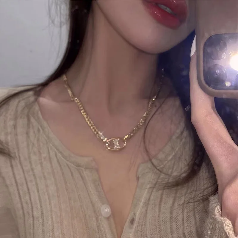 Fashion New French Retro Style Baroque Pearl Tide Contracted Love Pendant Splicing Choker Chain For Women
Fashion New French Retro Style Baroque Pearl Tide Contracted Love Pendant Splicing Choker Chain For Women