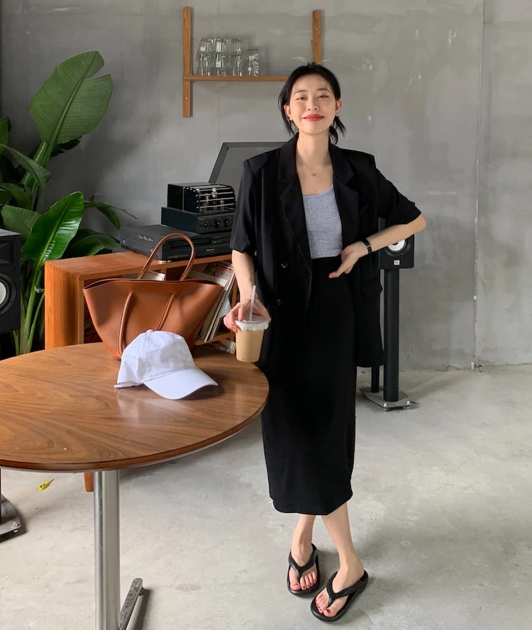 Women Sets 2021 Summer Korean Temperament Lapel Double-Breasted Short-Sleeved Blazer Simple High-Waisted Straight Skirt
Women Sets 2021 Summer Korean Temperament Lapel Double-Breasted Short-Sleeved Blazer Simple High-Waisted Straight Skirt