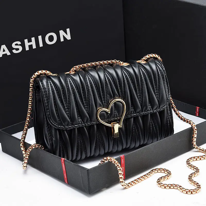 Small chain bag female summer new trendy fashion fold female bag Korean shoulder messenger bag
Small chain bag female summer new trendy fashion fold female bag Korean shoulder messenger bag
