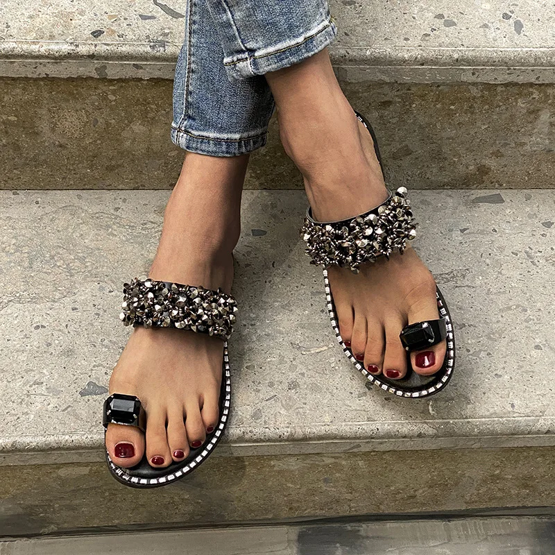 Explosive Style 2021 New Korean Version of Flat-bottom Flat-heeled Rhinestone Flip-flop Sandals and Slippers 35-43 sandals
Explosive Style 2021 New Korean Version of Flat-bottom Flat-heeled Rhinestone Flip-flop Sandals and Slippers 35-43 sandals