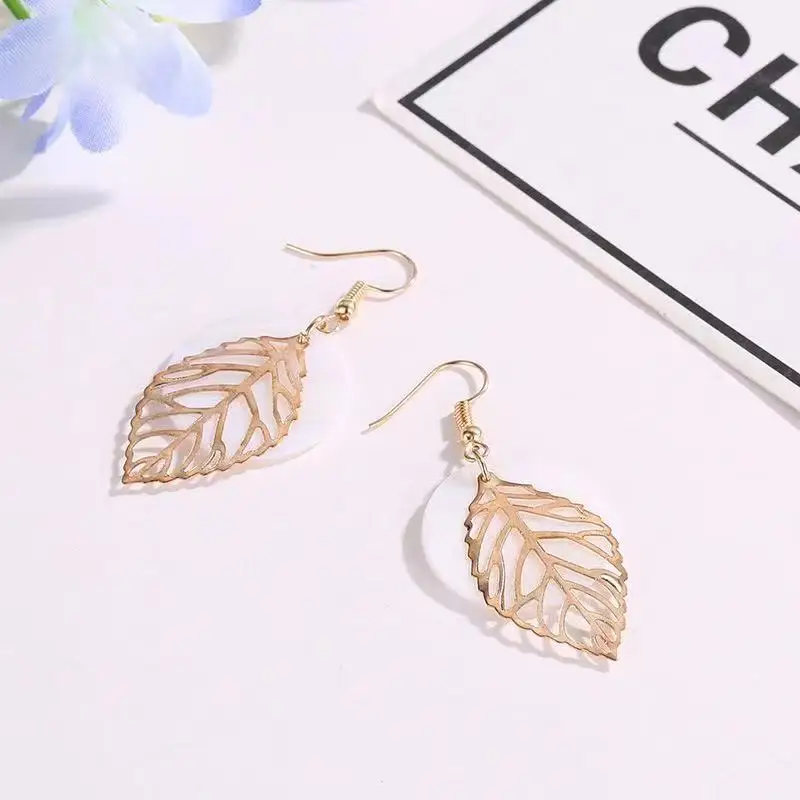 Fashion Metal Geometric Earrings Vintage Golden Maple Leaf Women's Earrings Pendant Drop Earrings Jewelry
Fashion Metal Geometric Earrings Vintage Golden Maple Leaf Women's Earrings Pendant Drop Earrings Jewelry